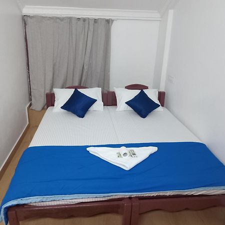Xhostel Hostel Kochi Buitenkant foto