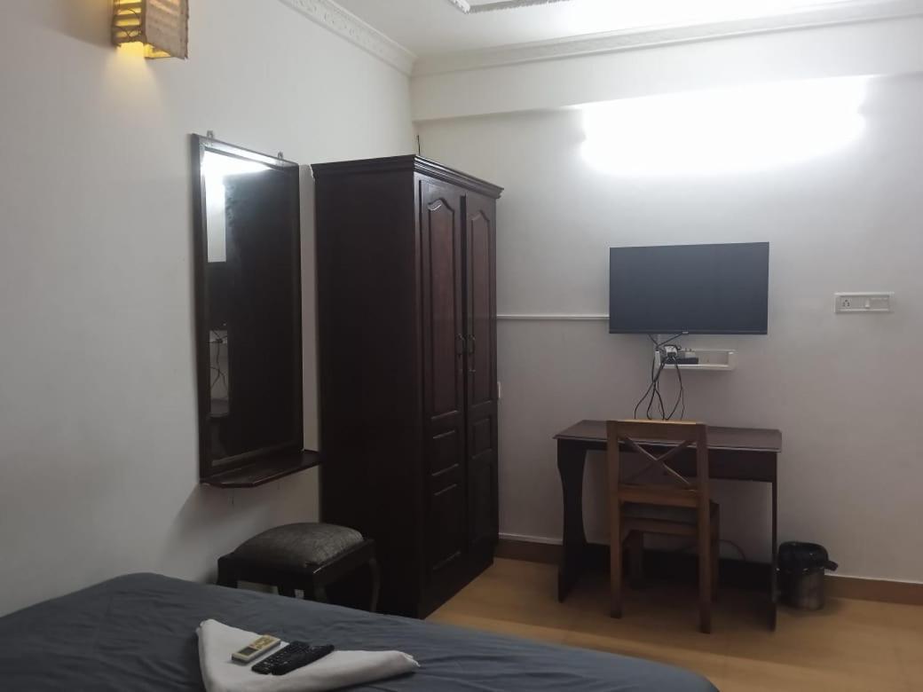 Xhostel Hostel Kochi Buitenkant foto