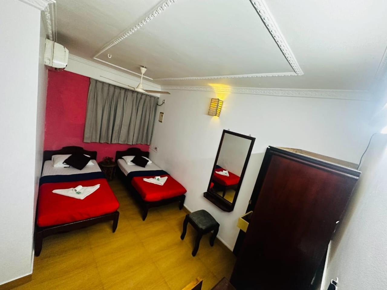 Xhostel Hostel Kochi Buitenkant foto