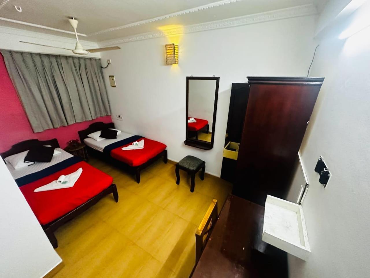 Xhostel Hostel Kochi Buitenkant foto