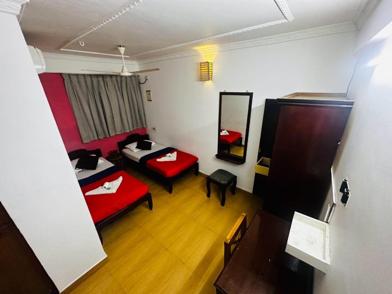 Xhostel Hostel Kochi Buitenkant foto