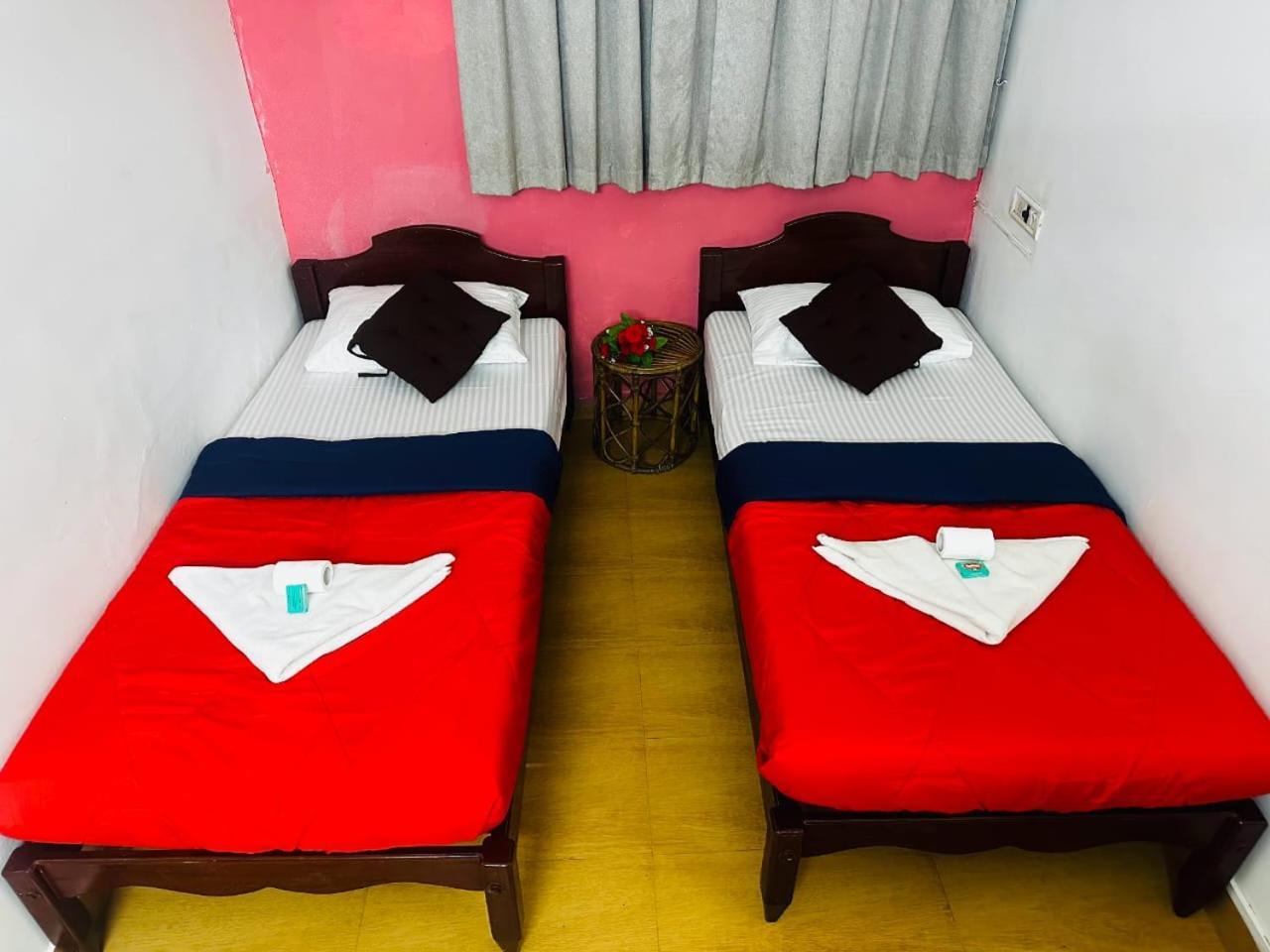 Xhostel Hostel Kochi Buitenkant foto